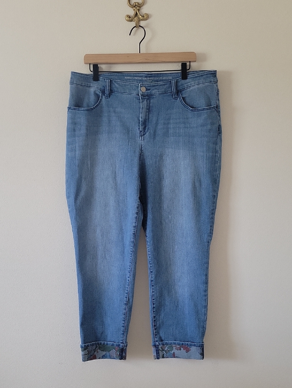Chico's Perfect Stretch Girlfriend Slim Leg Ankle Jeans Floral Cuff Size 14
